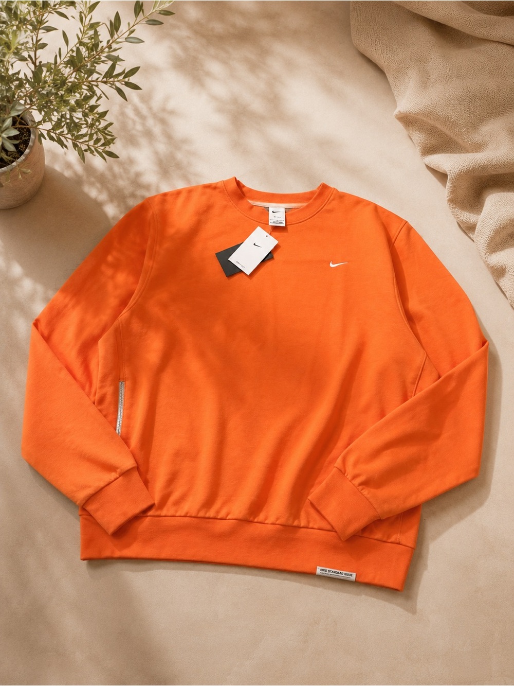 Nike Dri-FIT Standard Issue Crewneck Sweatshirt Men's Size Large Wild Mango NEW
